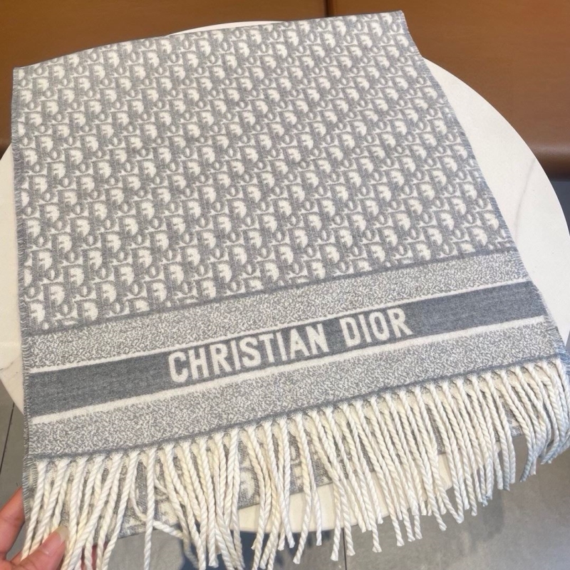 CHRISTIAN DIOR